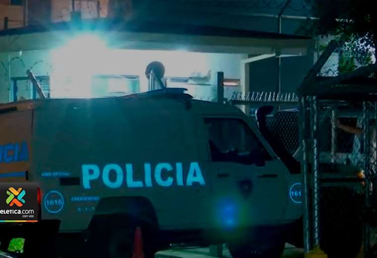 Detienen a cuatro policías para ser investigados por muerte de joven en ...